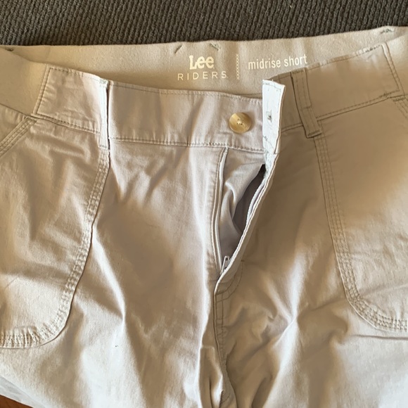 Shorts - Picture 2 of 4